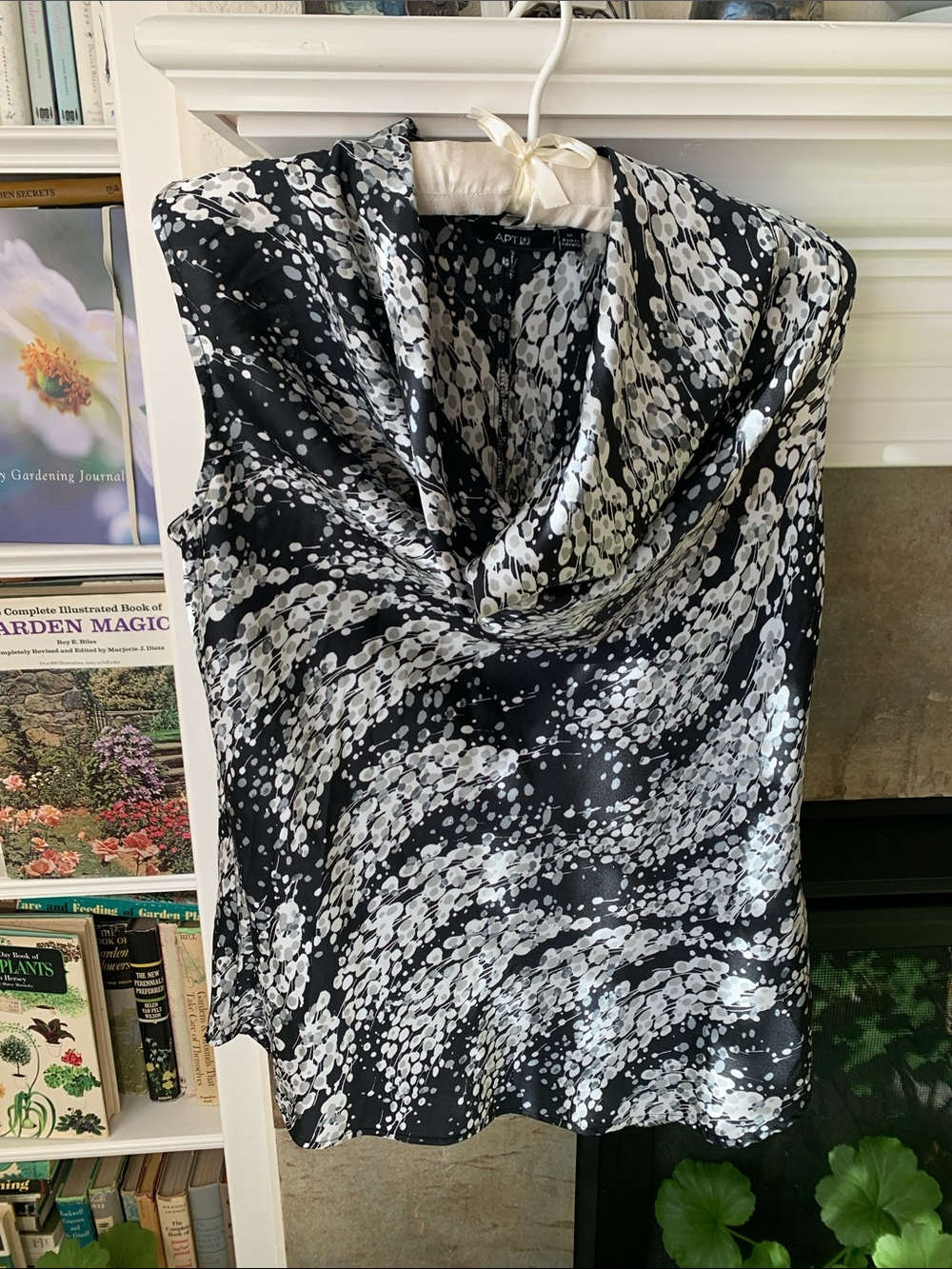 Apt. 9 Black and White Cowl Neck Sleeveless Shell
